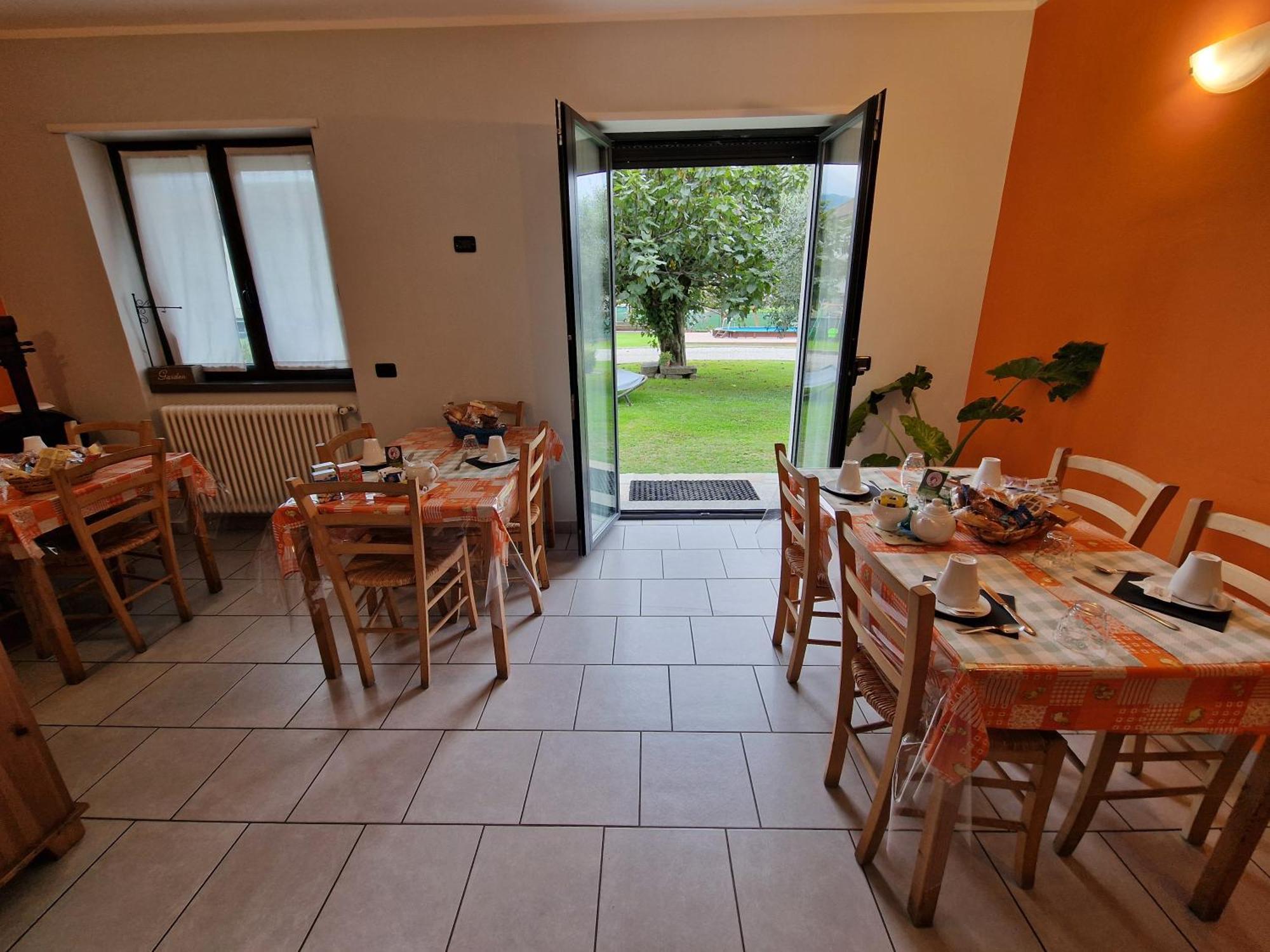 B&B Zia Vivina Sorico Bagian luar foto